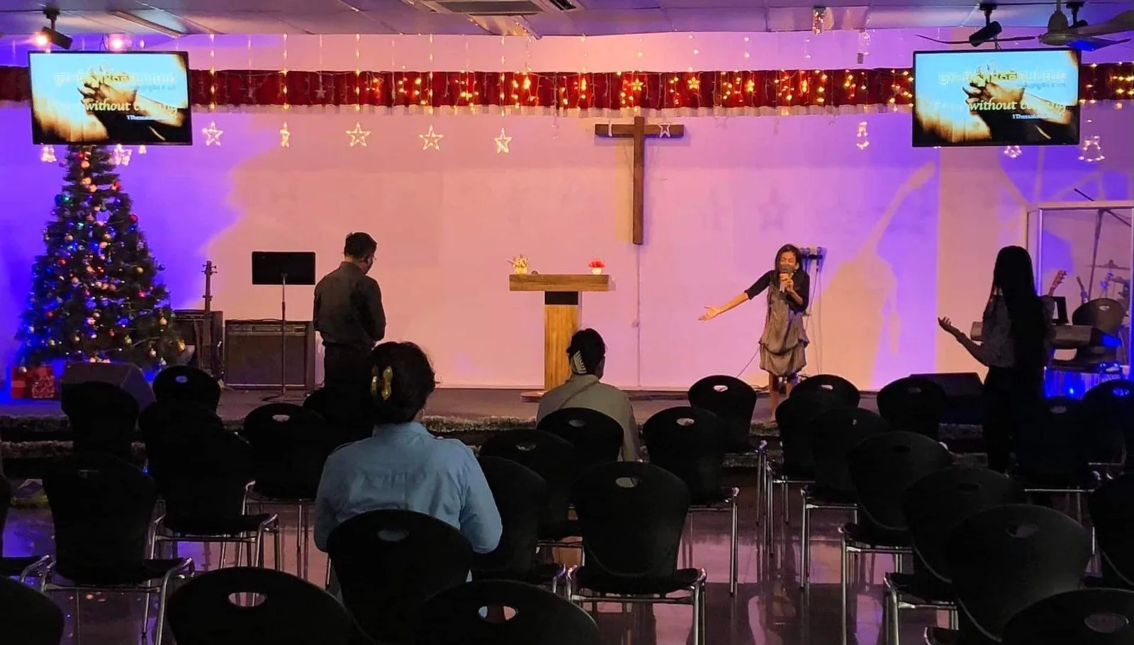 Naleng Real - Leading worship at Good News of Jesus Christ Church